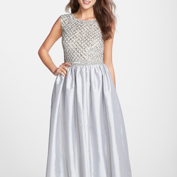 NEW Aidan Mattox [SZ 0‎ ] Embellished Bodice Taffeta Ballgown in Silver - Picture 4 of 16